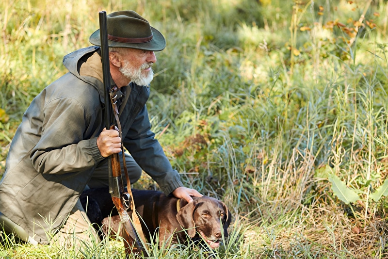 Jaeger mit Hund